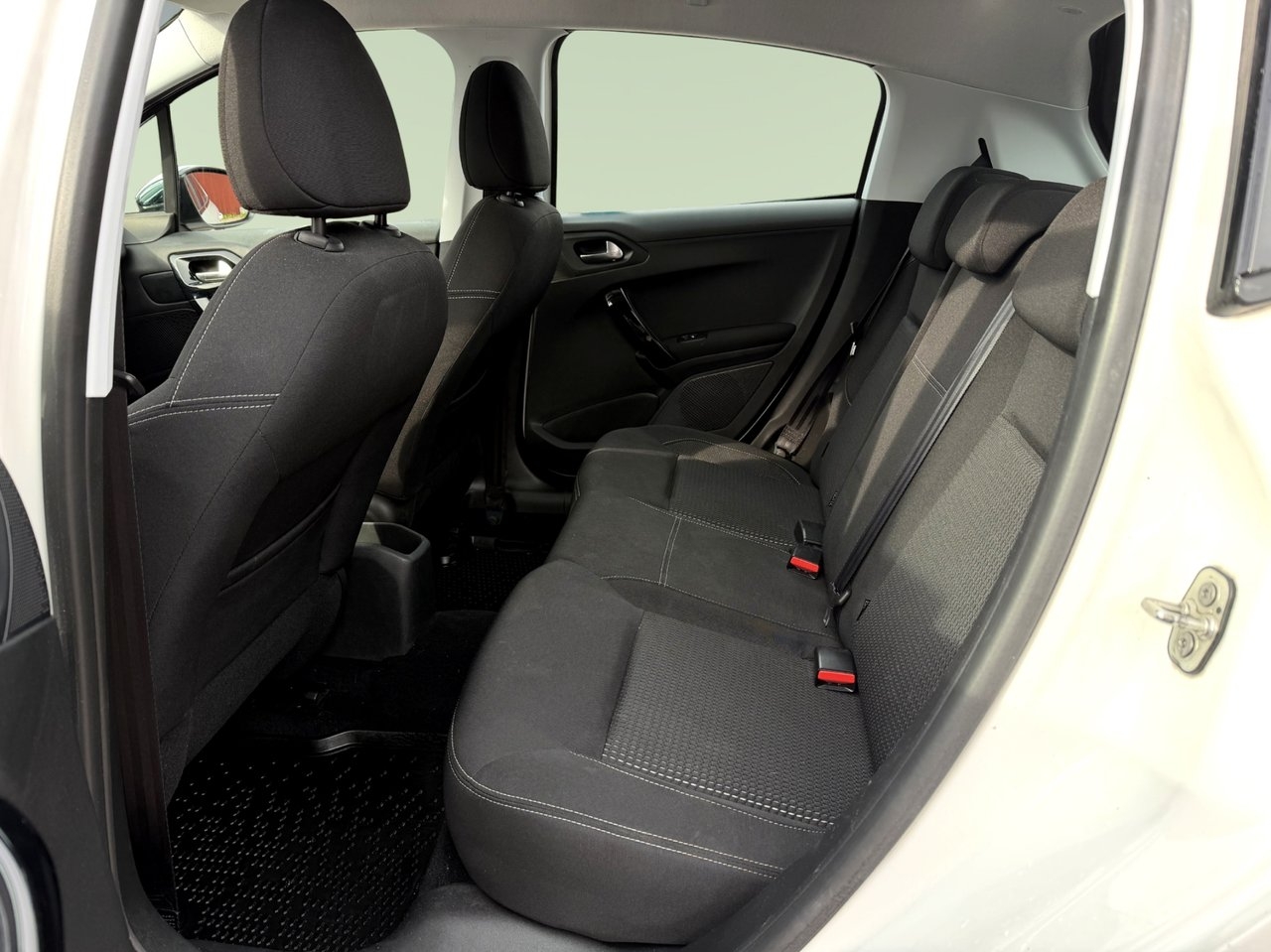 Peugeot 208 5-dörrar 1.2 PureTech 82HK 2019, bild 6/10
