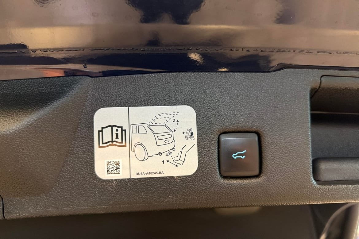 Ford Kuga Plug-In Hybrid ST-Line X B&O 2021, photo 7/10