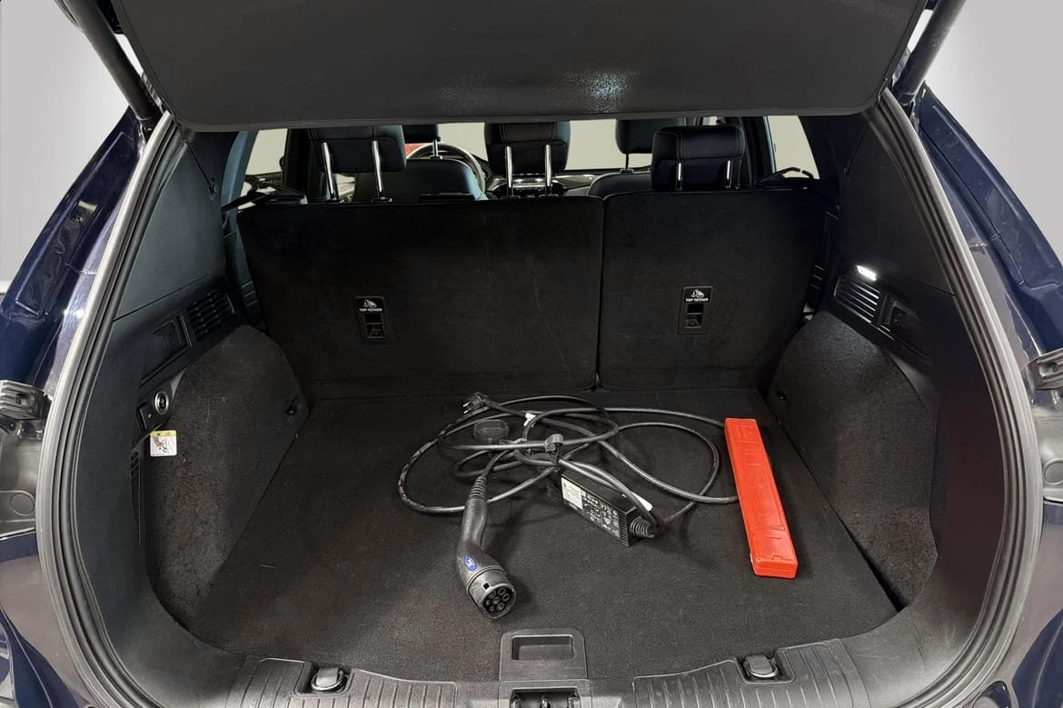Ford Kuga Plug-In Hybrid ST-Line X B&O 2021, photo 6/10