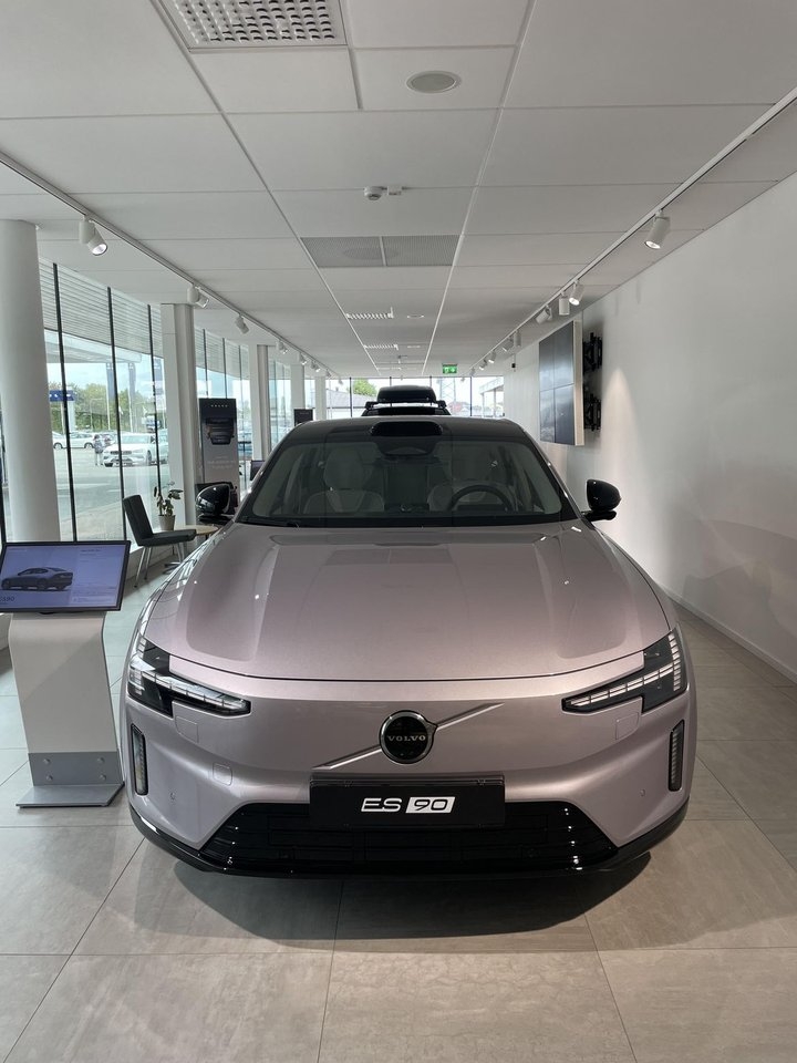 Volvo ES90 2026, bild 2/14