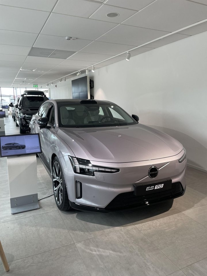 Volvo ES90