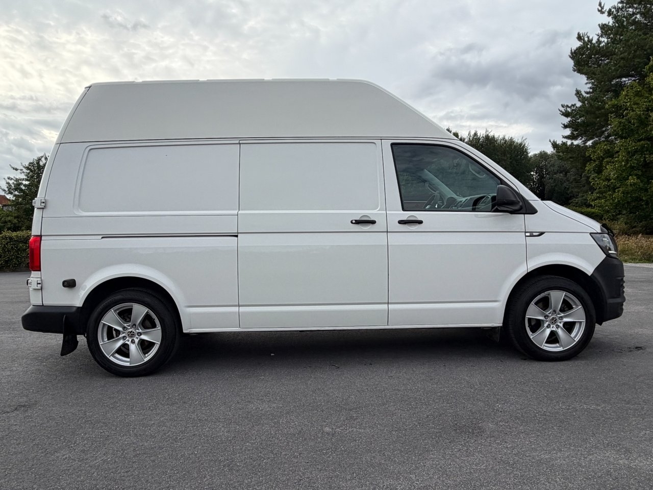 Volkswagen Transporter 2018, bild 2/10