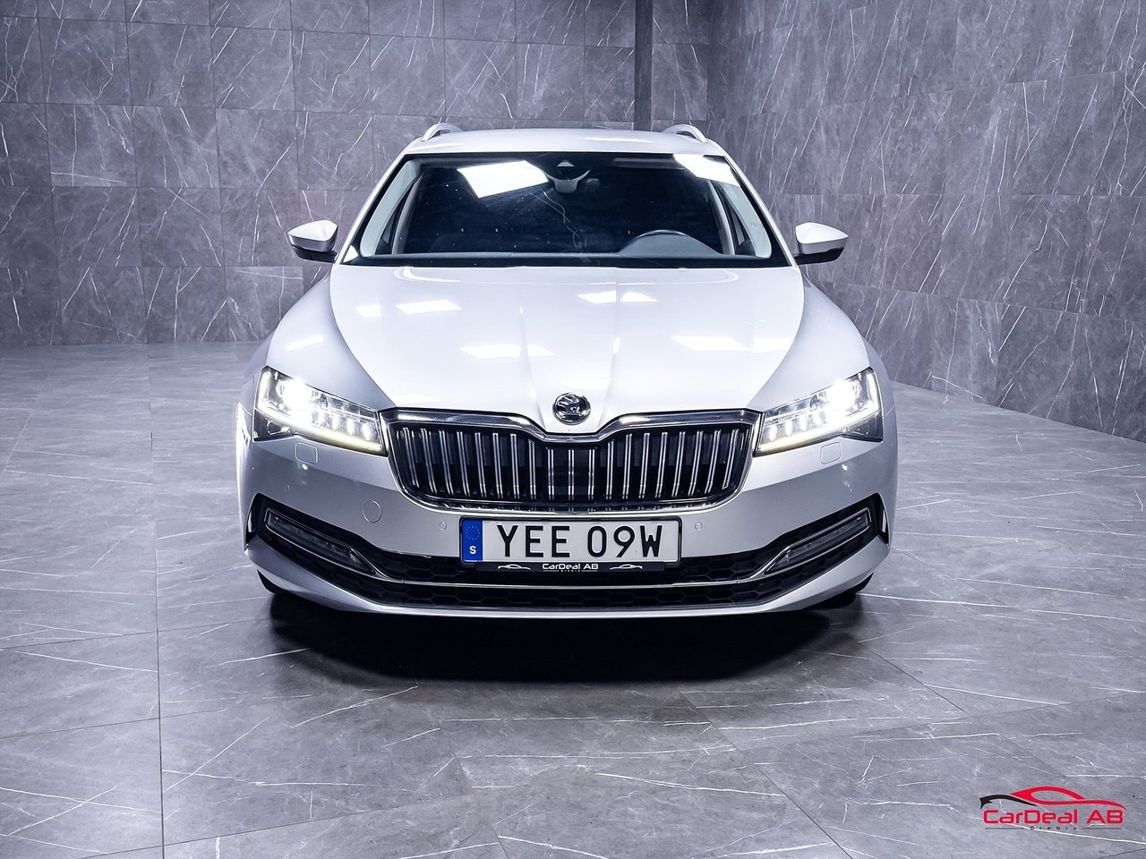 Skoda Superb Kombi 2.0 TDI 150hk 2020, bild 2/32