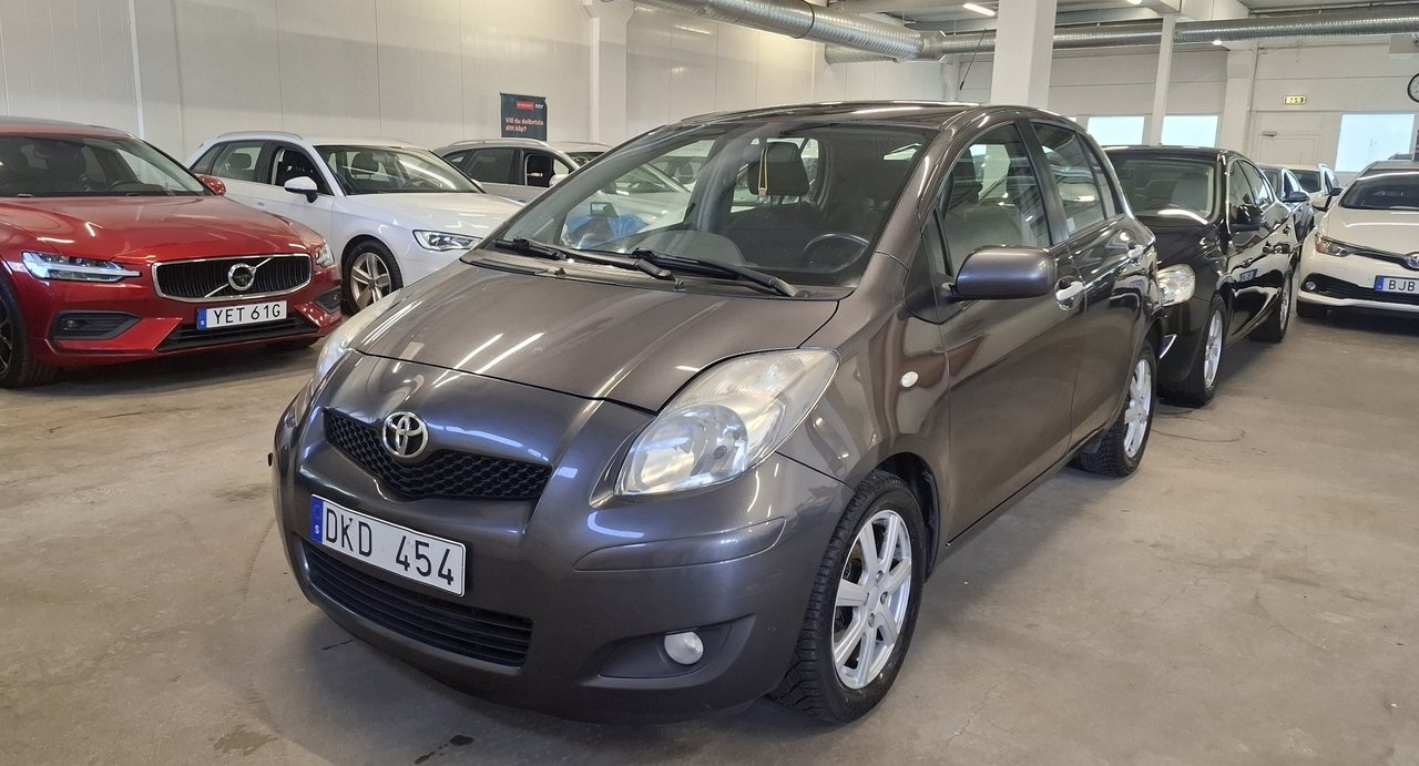 Toyota Yaris 2011, bild 2/21