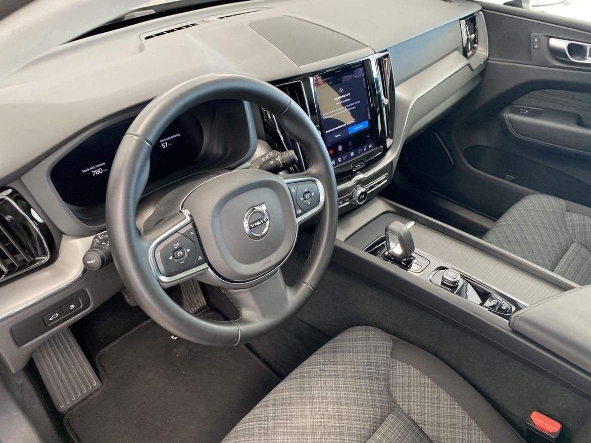 Volvo XC60 T6 Core Special Edition 2025, bild 6/14