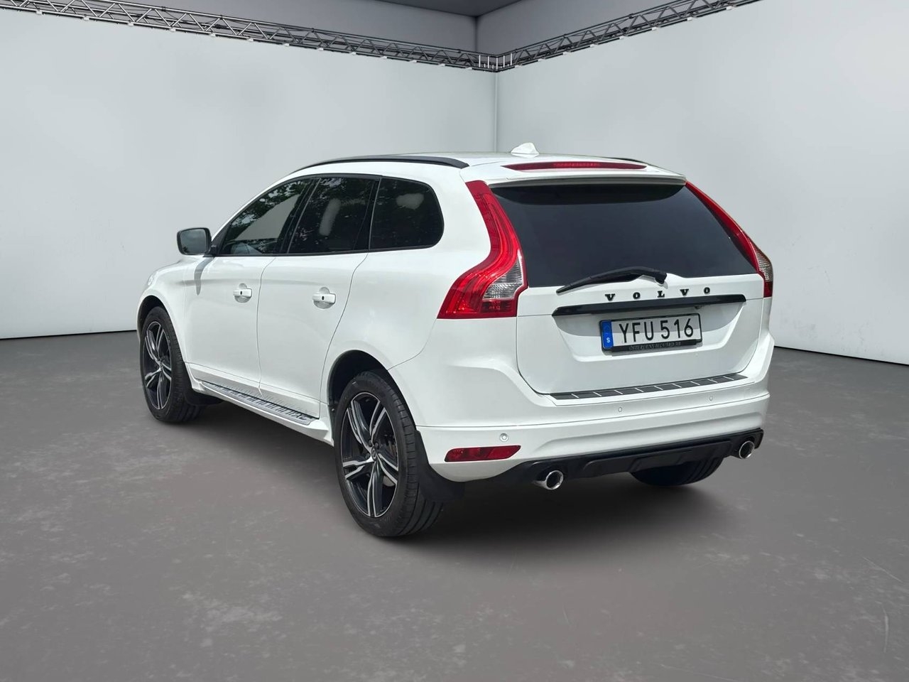 Volvo XC60 2017, photo 7/18