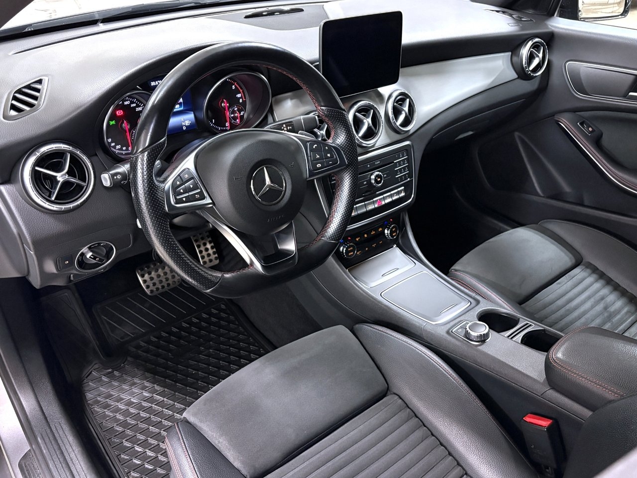 Mercedes-Benz CLA 2017, kuva 4/10
