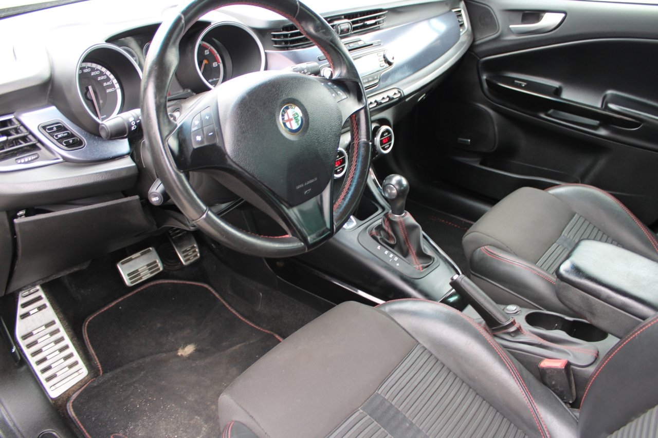 Alfa Romeo Giulietta 2012, bild 6/10