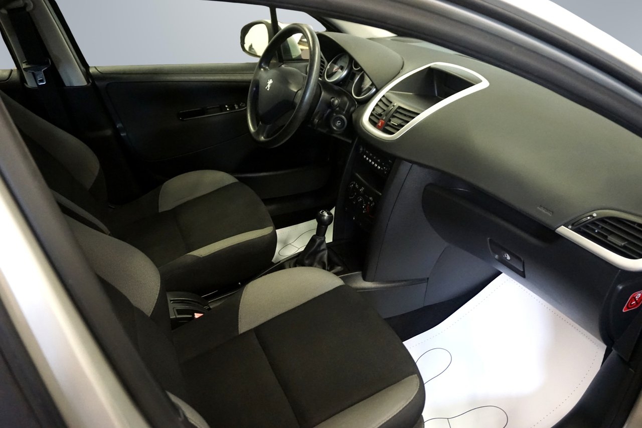 Peugeot 207 1.4 2008, bild 7/10