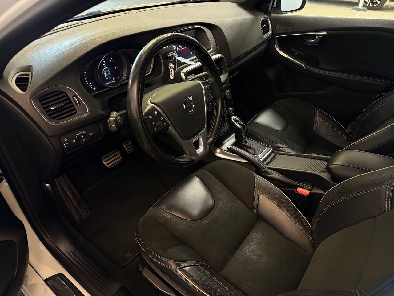 Volvo V40 D3 Geartronic R-Design 2019, bild 7/10