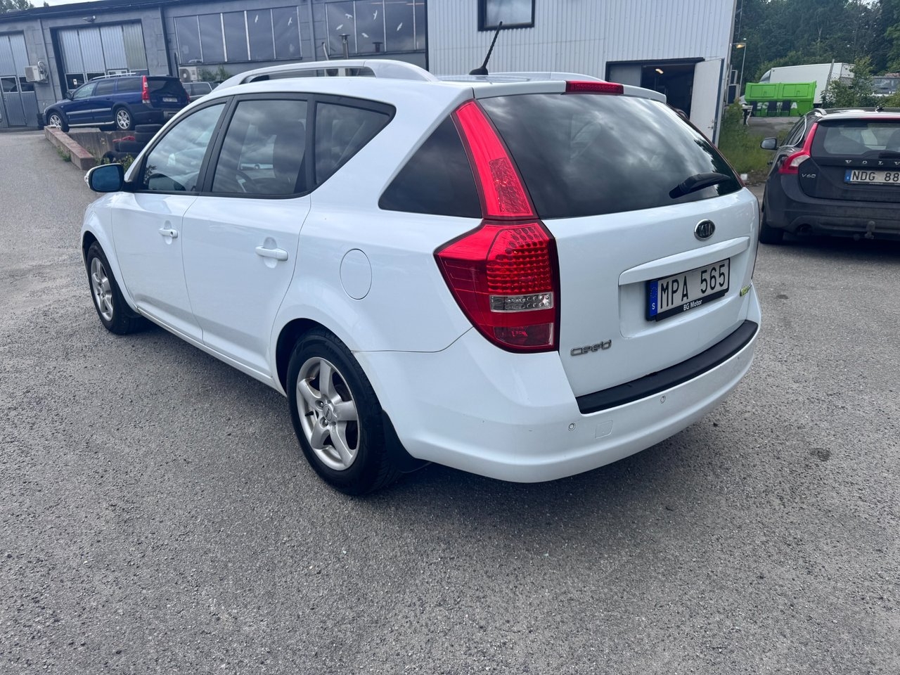 Kia Ceed cee'd_sw 1.6 CRDi ECO Euro 4 2010, bild 2/6