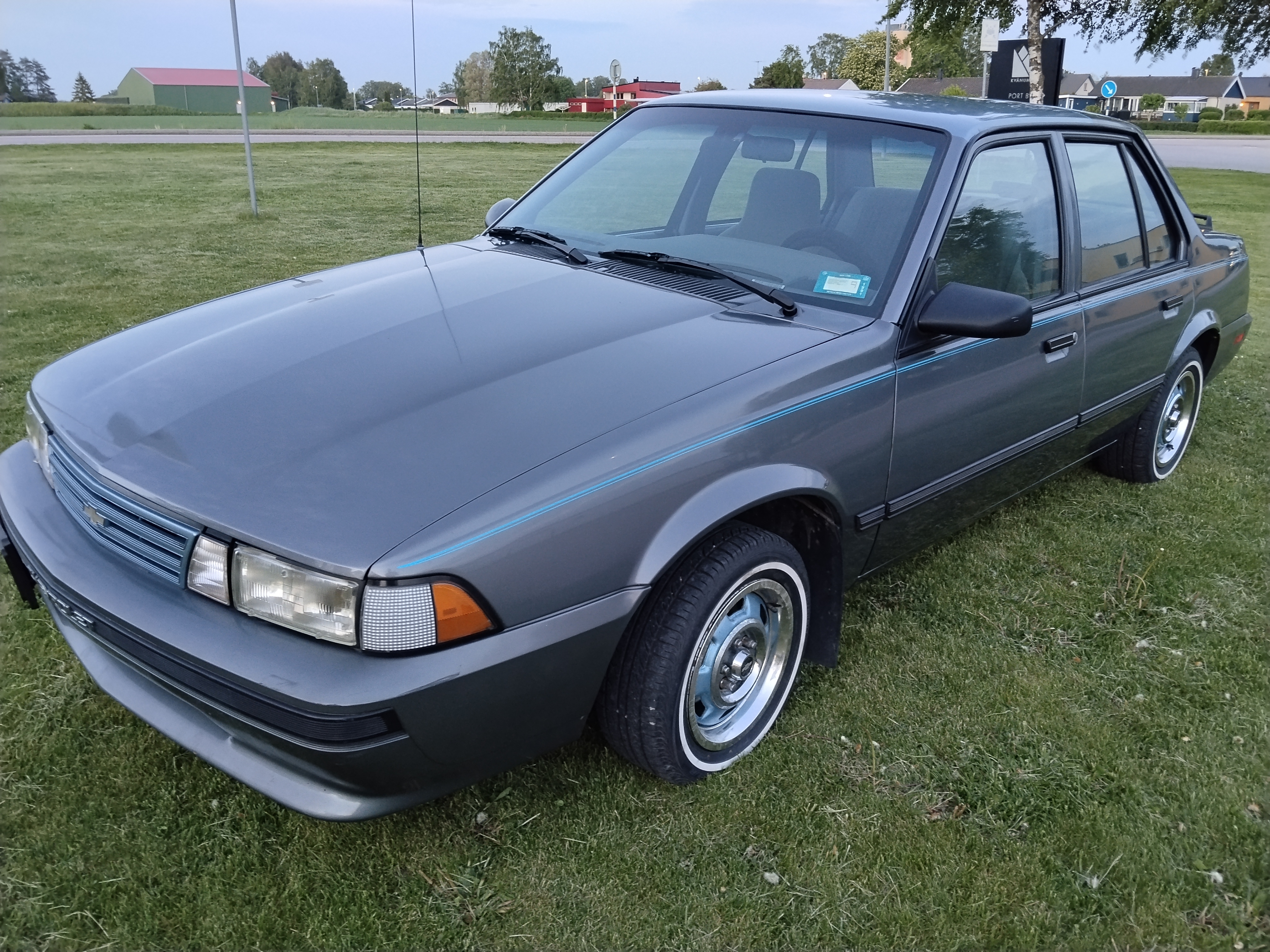 Chevrolet Cavalier Sedan 2.2 TBI Manuell 1990, bild 2/10