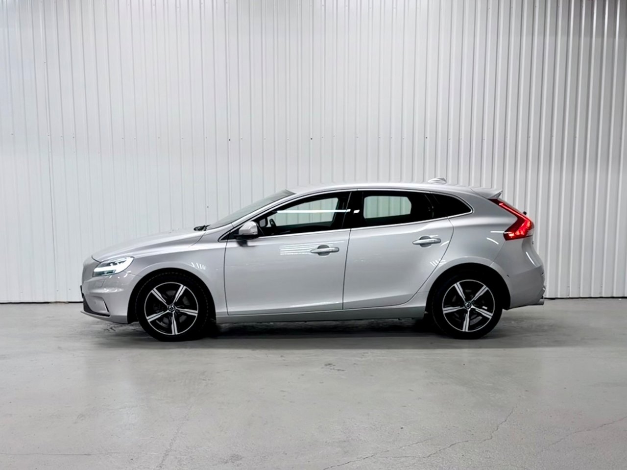 Volvo V40 T3 R-Design Automat VOC 2019, photo 6/10