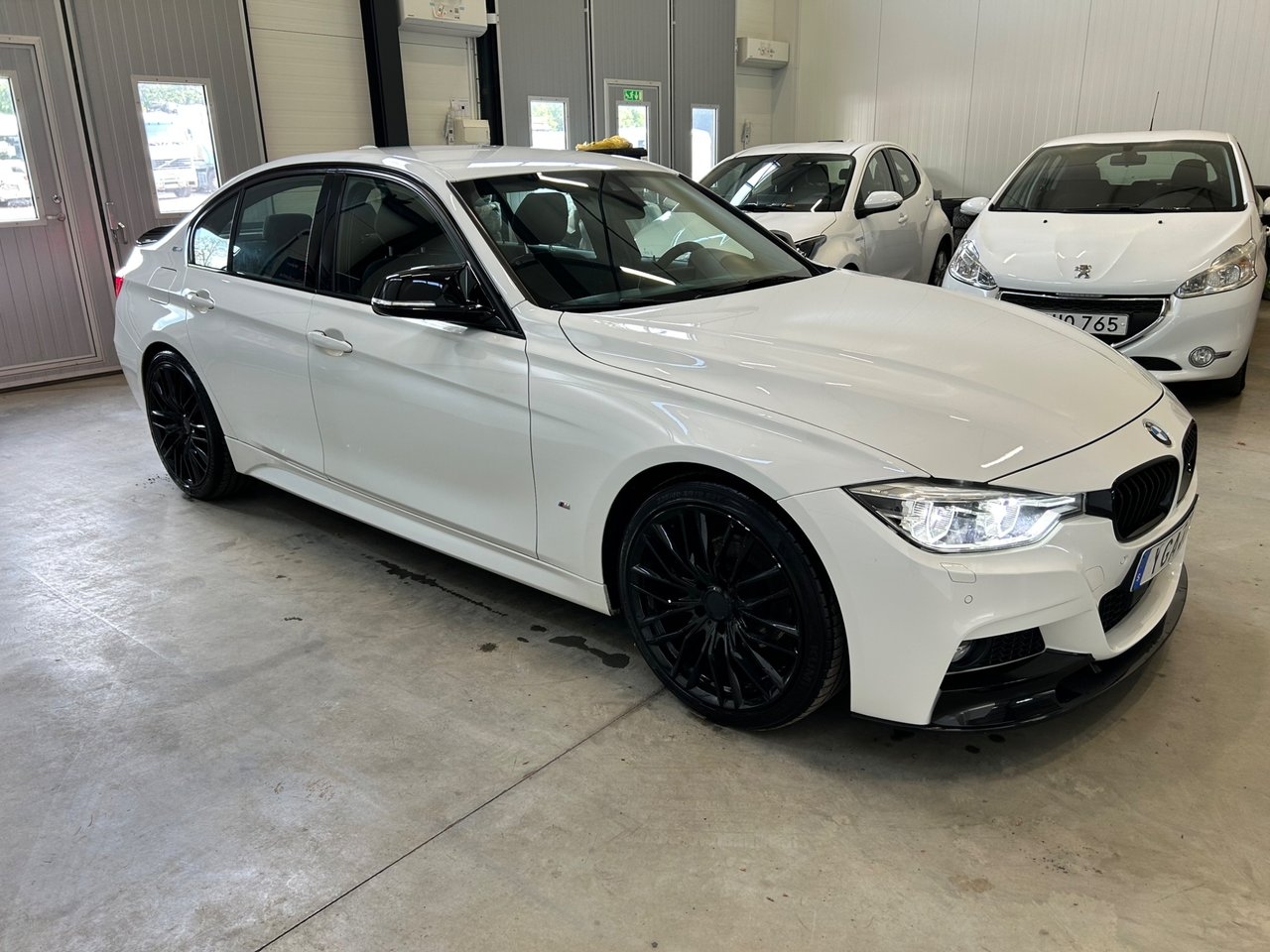 BMW 330 2017, bild 6/18