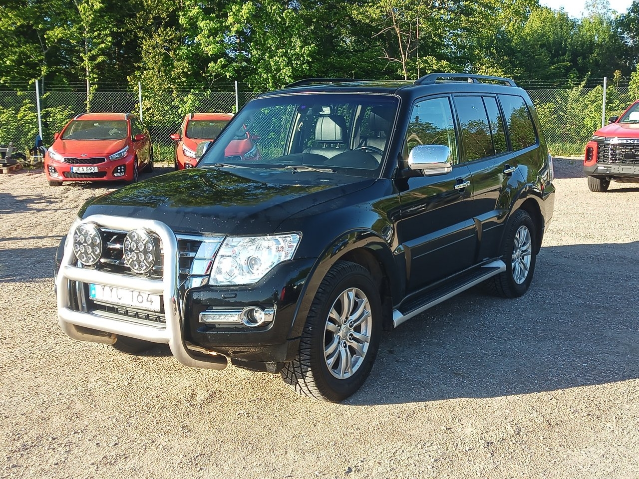 Mitsubishi Pajero 2017, bild 2/10