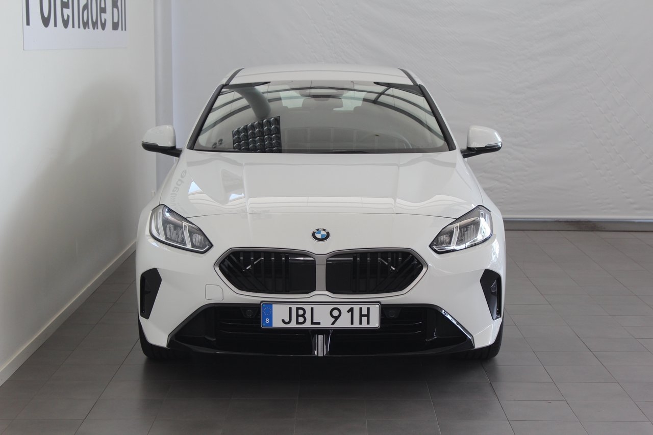 BMW 120 2026, bild 2/10