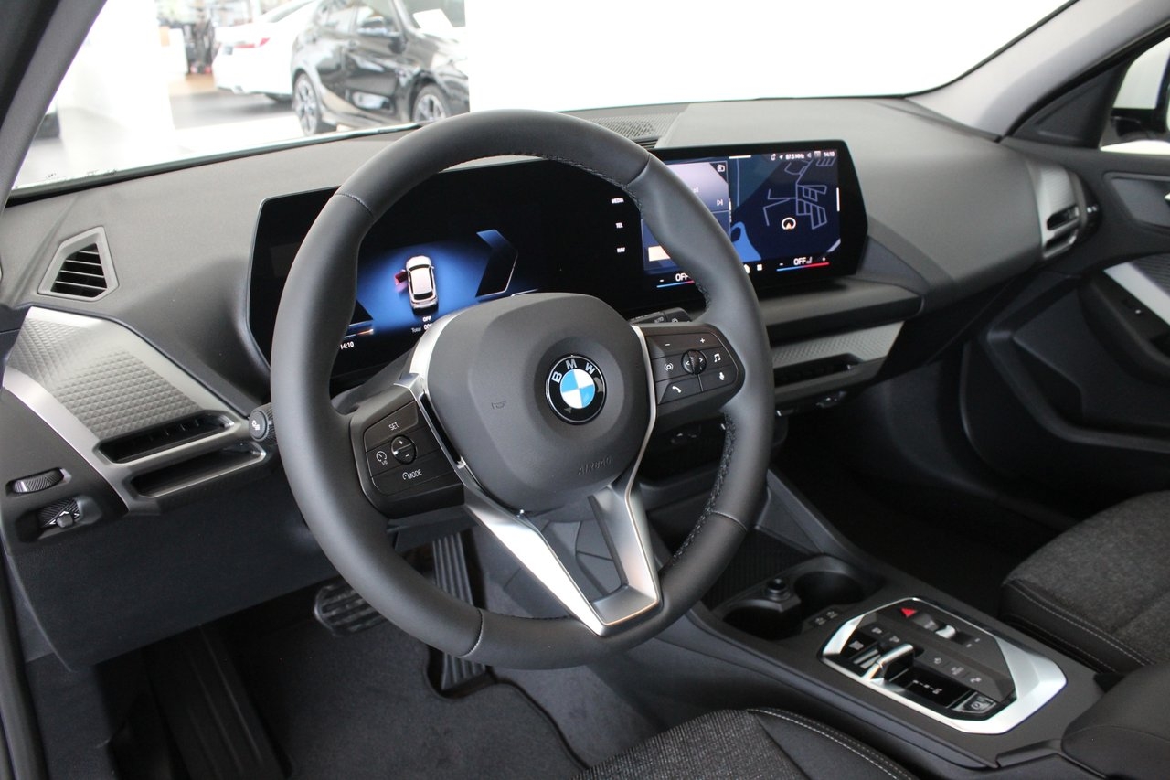 BMW 120 2026, bild 5/10