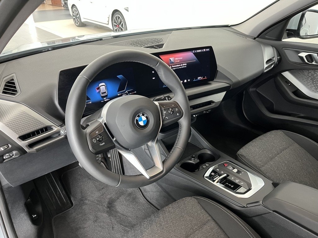 BMW 120 2026, bild 6/10
