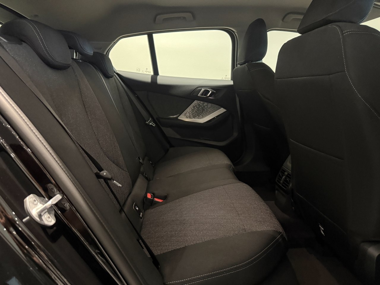 BMW 120 2026, bild 7/10