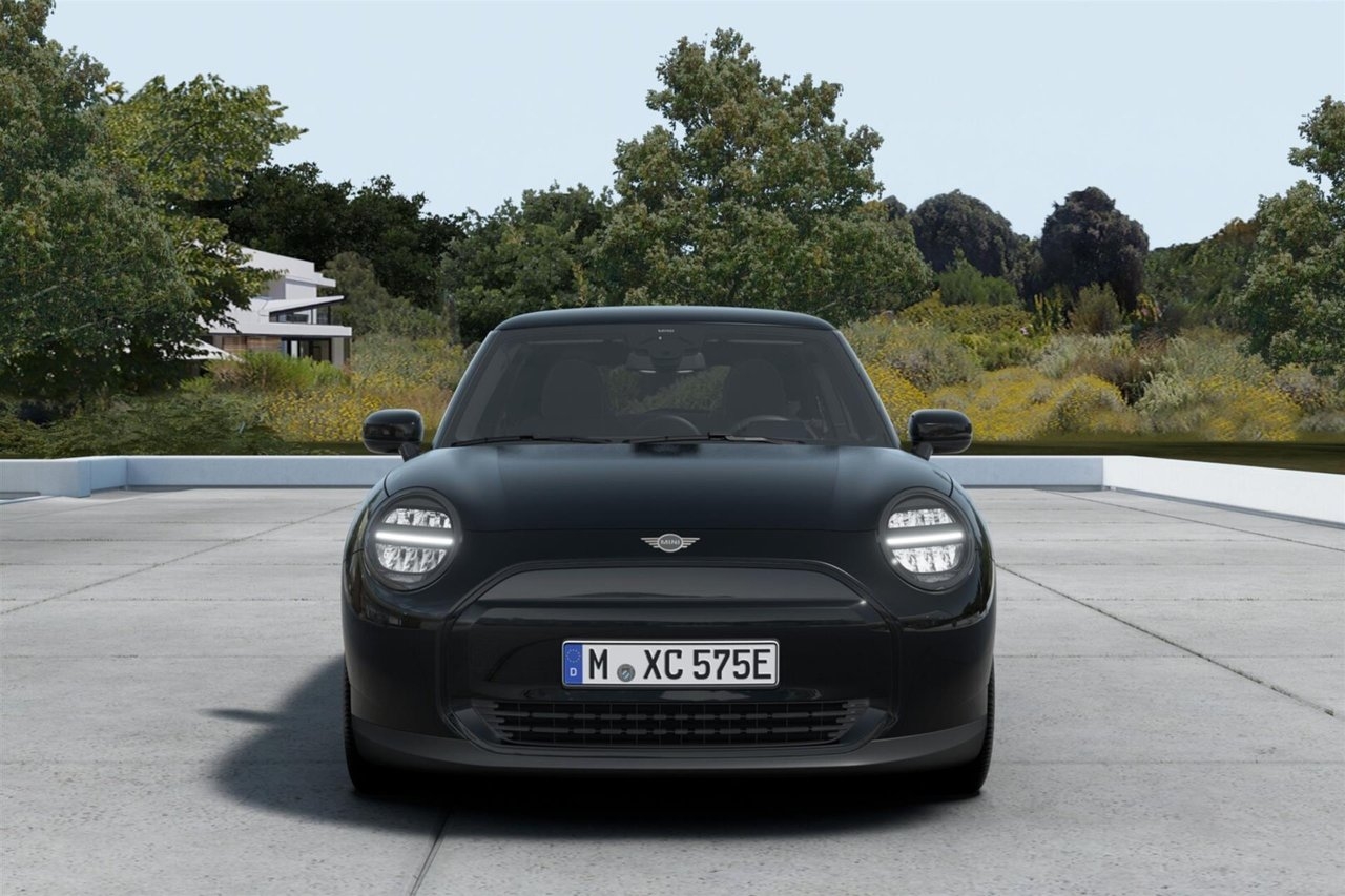 MINI Cooper E Blackyard 2025, photo 5/10