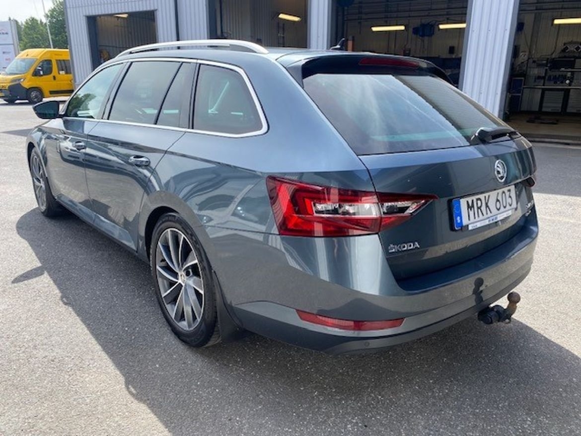 Skoda Superb 2018, bild 3/7