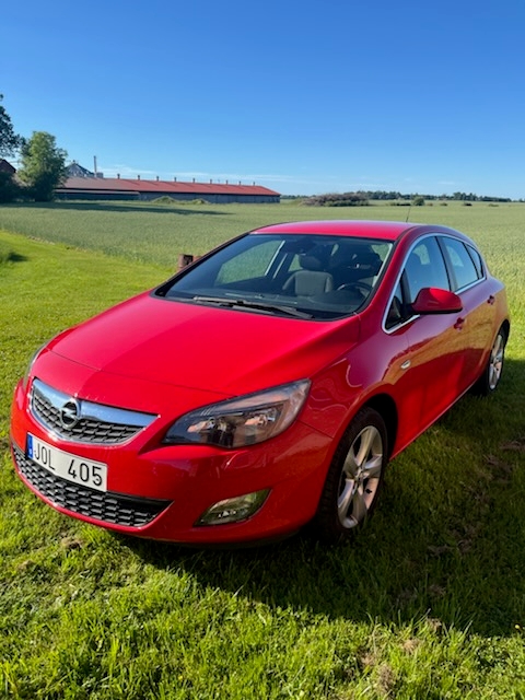 Opel Astra 1.4 Turbo Manuell 2011, bild 2/5