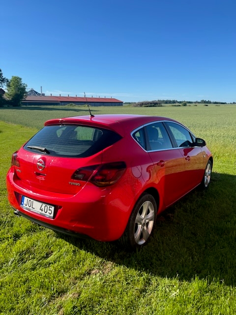 Opel Astra 1.4 Turbo Manuell 2011, bild 3/5