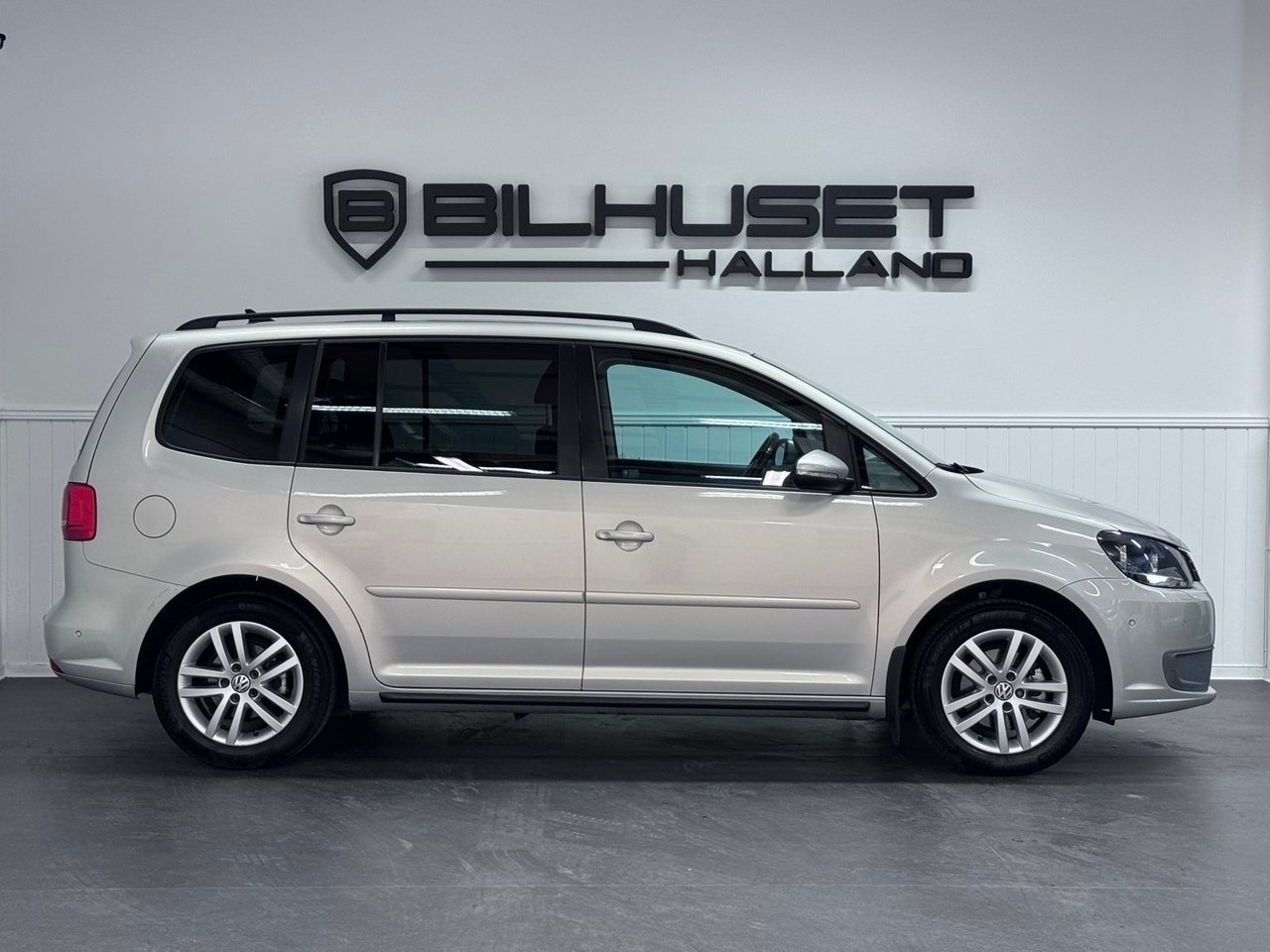 Volkswagen Touran 2011, bild 6/26
