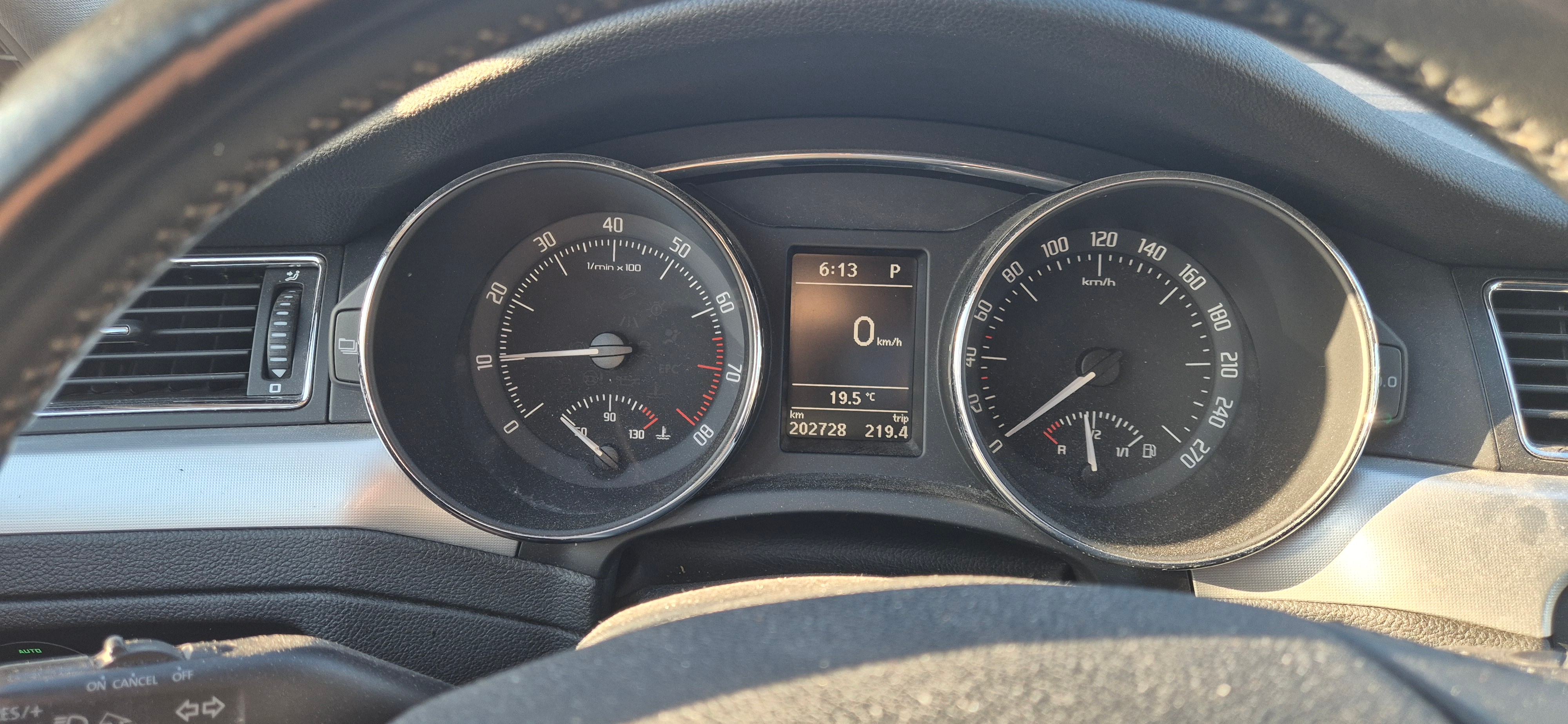 Skoda Superb 2012, photo 6/10