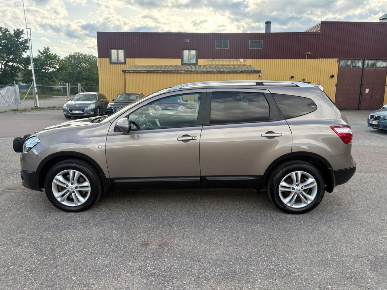Nissan Qashqai+2 2010, bild 2/10