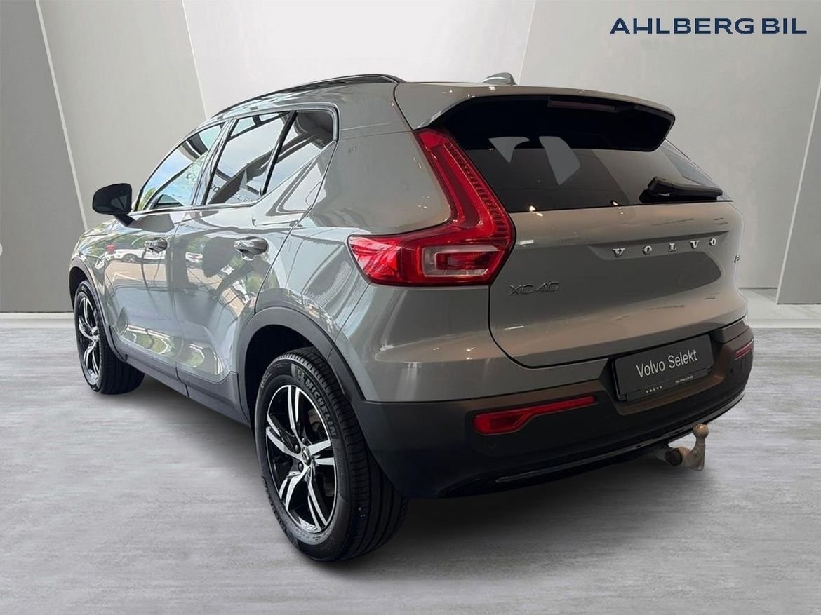 Volvo XC40 B3 FWD Bensin Plus Dark 2025, bild 3/10
