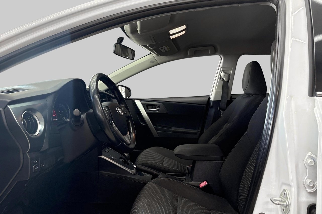 Toyota Auris Hybrid e-CVT Active 2014, bild 6/10