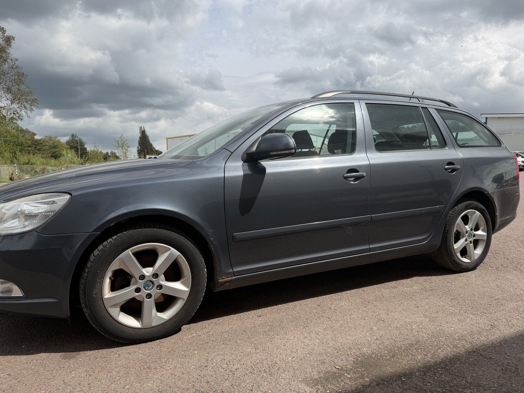 Skoda Octavia 2012, kuva 2/10