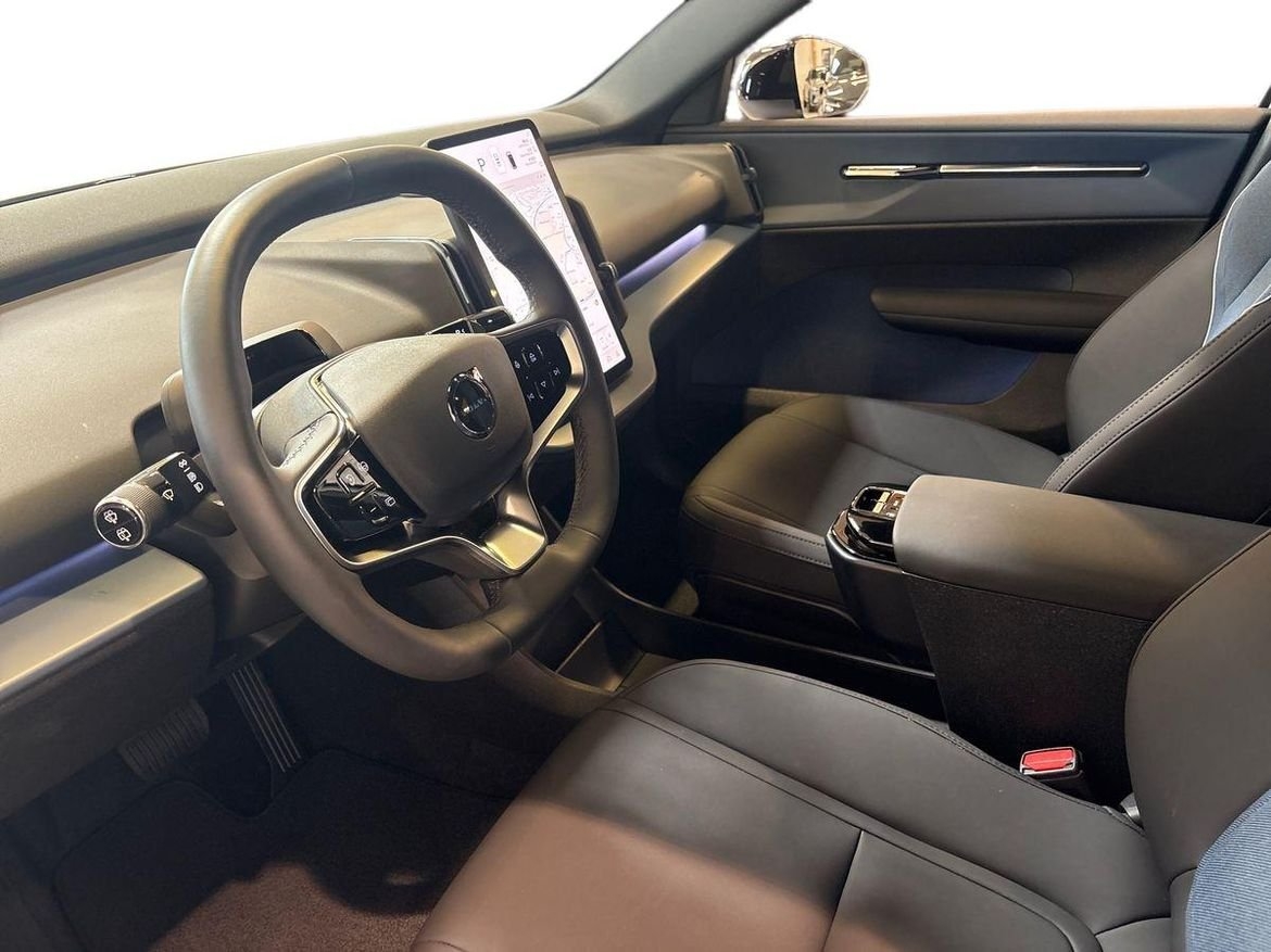 Volvo EX30 2026, photo 6/10