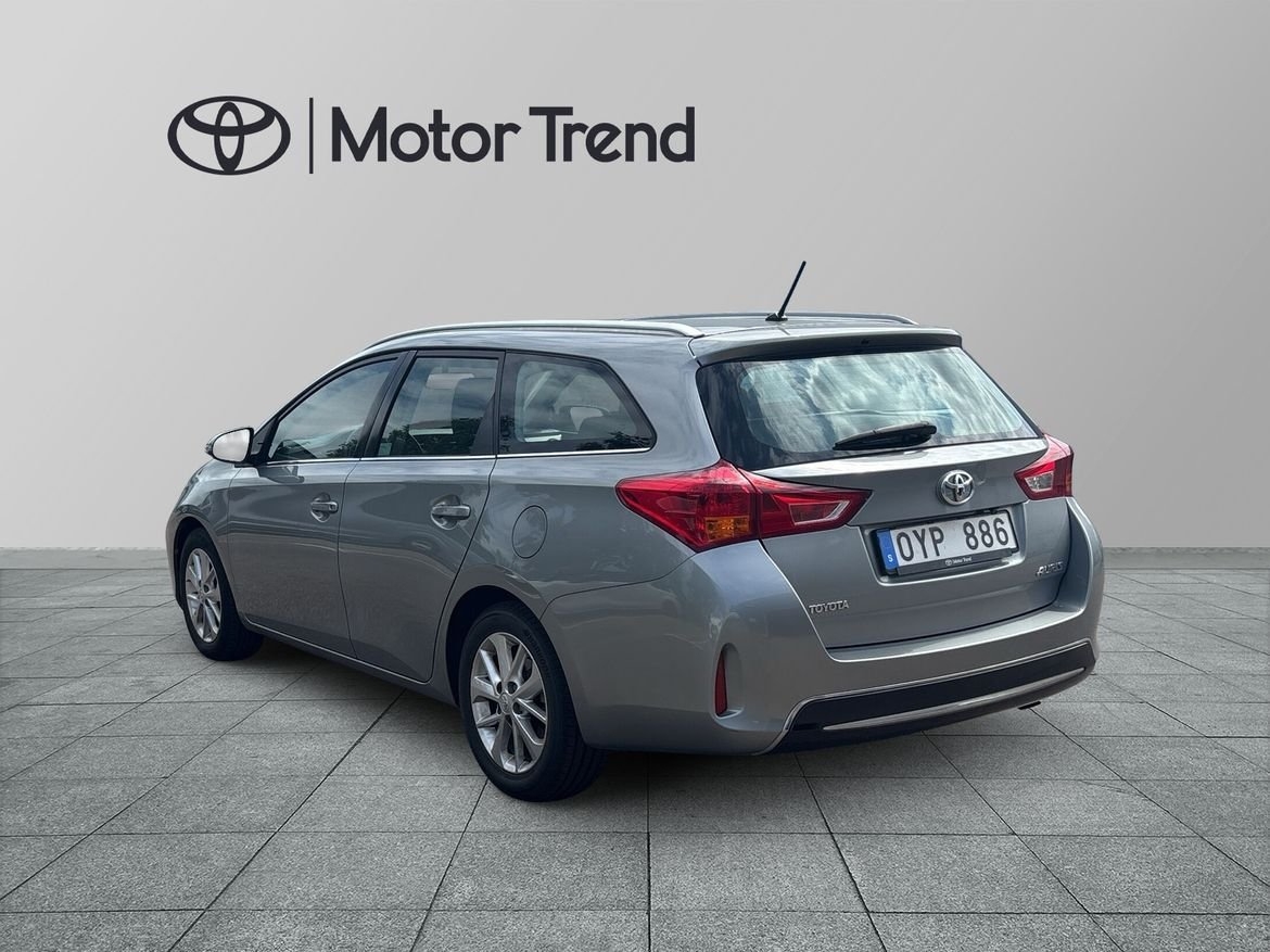 Toyota Auris 1.6 TOURING SP 2014, bild 2/10