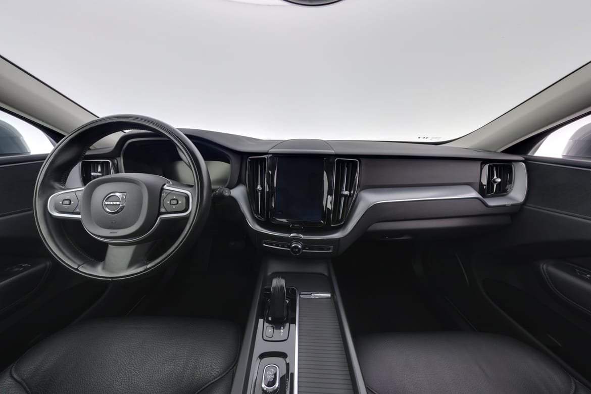 Volvo XC60 2020, photo 7/13