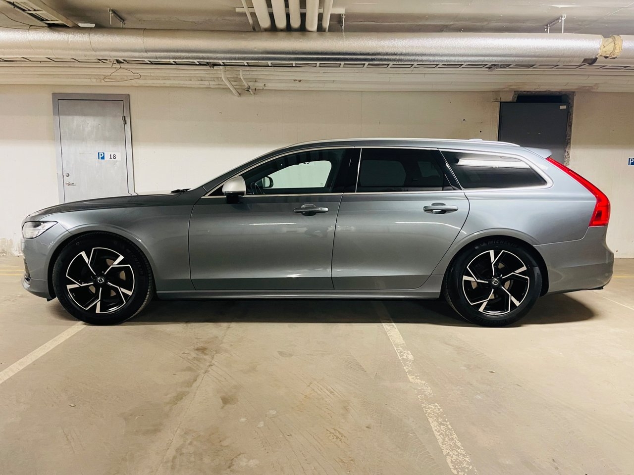 Volvo V90 D4 R-design AWD Polestar 200HK 2019, bild 2/10