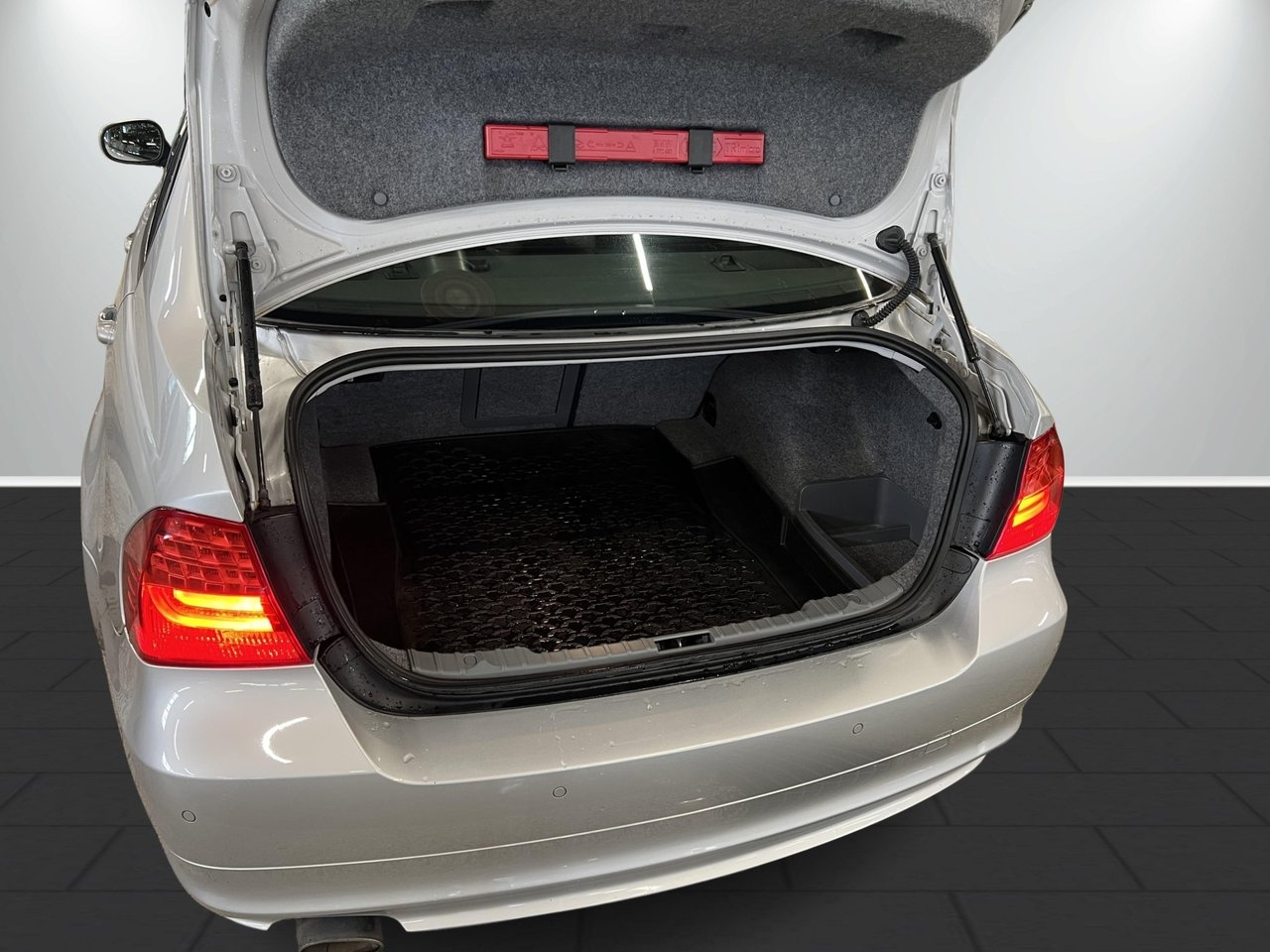 BMW 320 2010, kuva 6/10