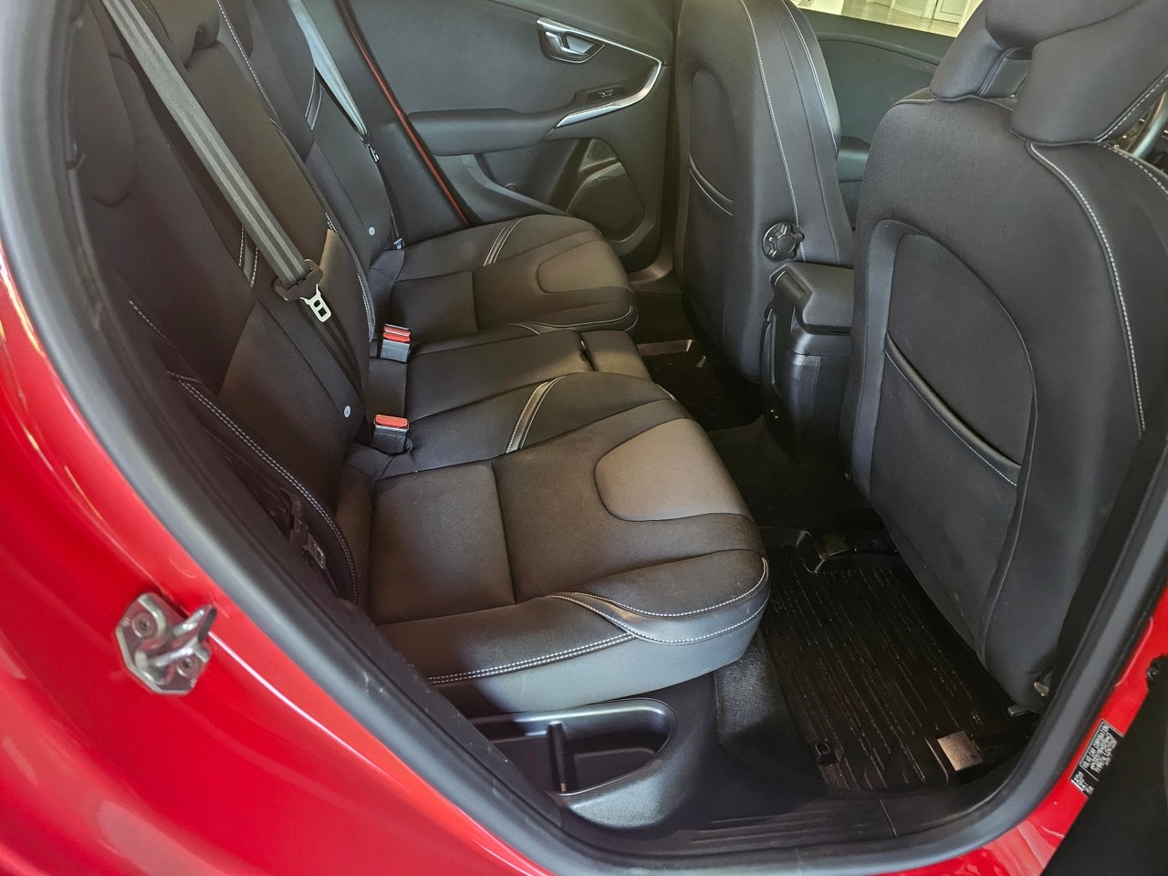Volvo V40 D2 Manuell, 120hk Momentum 2018, kuva 6/7
