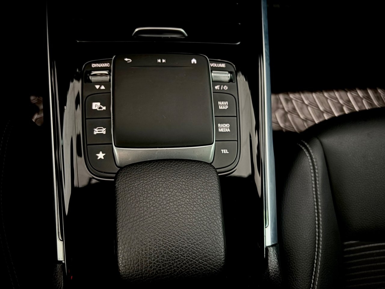 Mercedes-Benz GLB 2023, bild 6/18