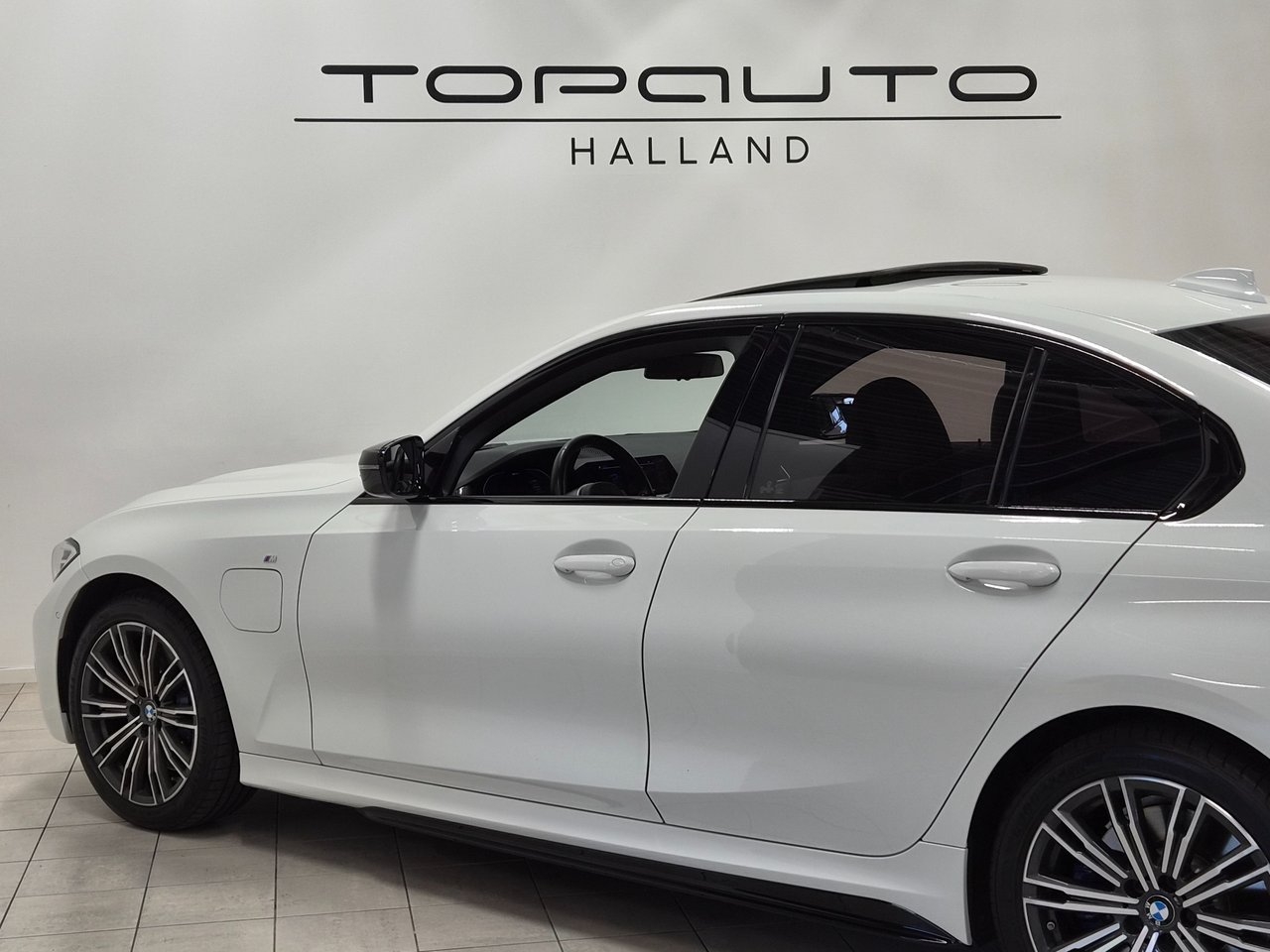 BMW 330 e Sedan 2021, bild 6/10