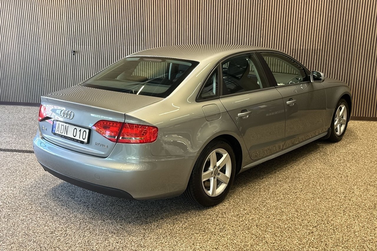 Audi A4 Sedan 2.0 TDI DPF 2010, photo 4/9
