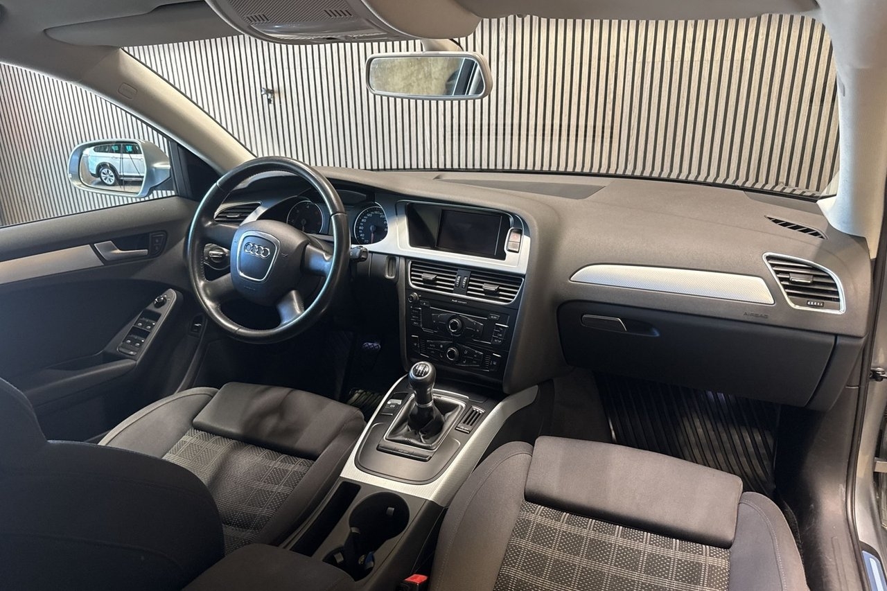 Audi A4 Sedan 2.0 TDI DPF 2010, photo 6/9