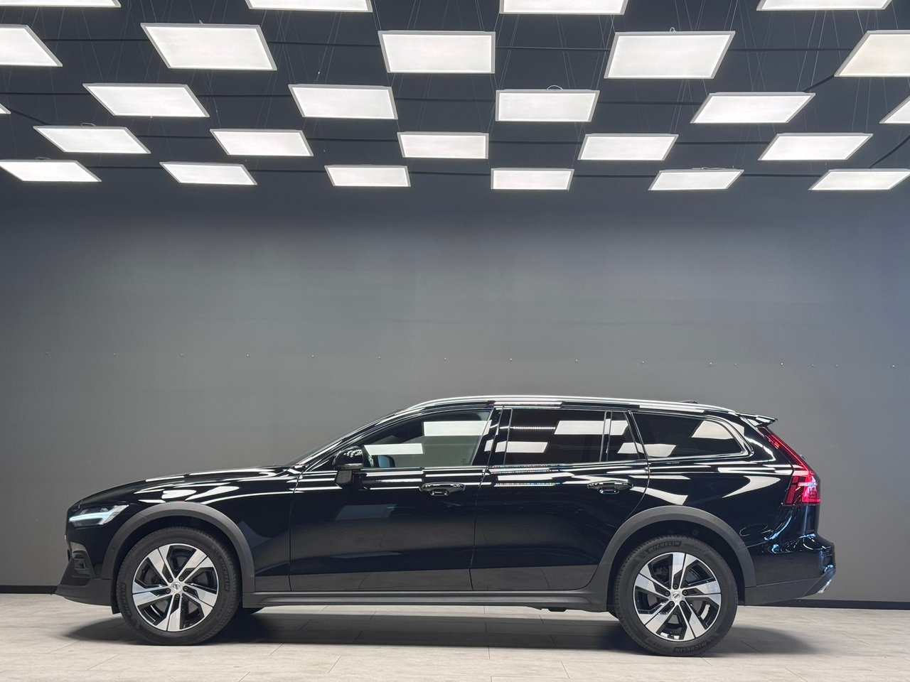 Volvo V60 Cross Country 2021, kuva 5/10