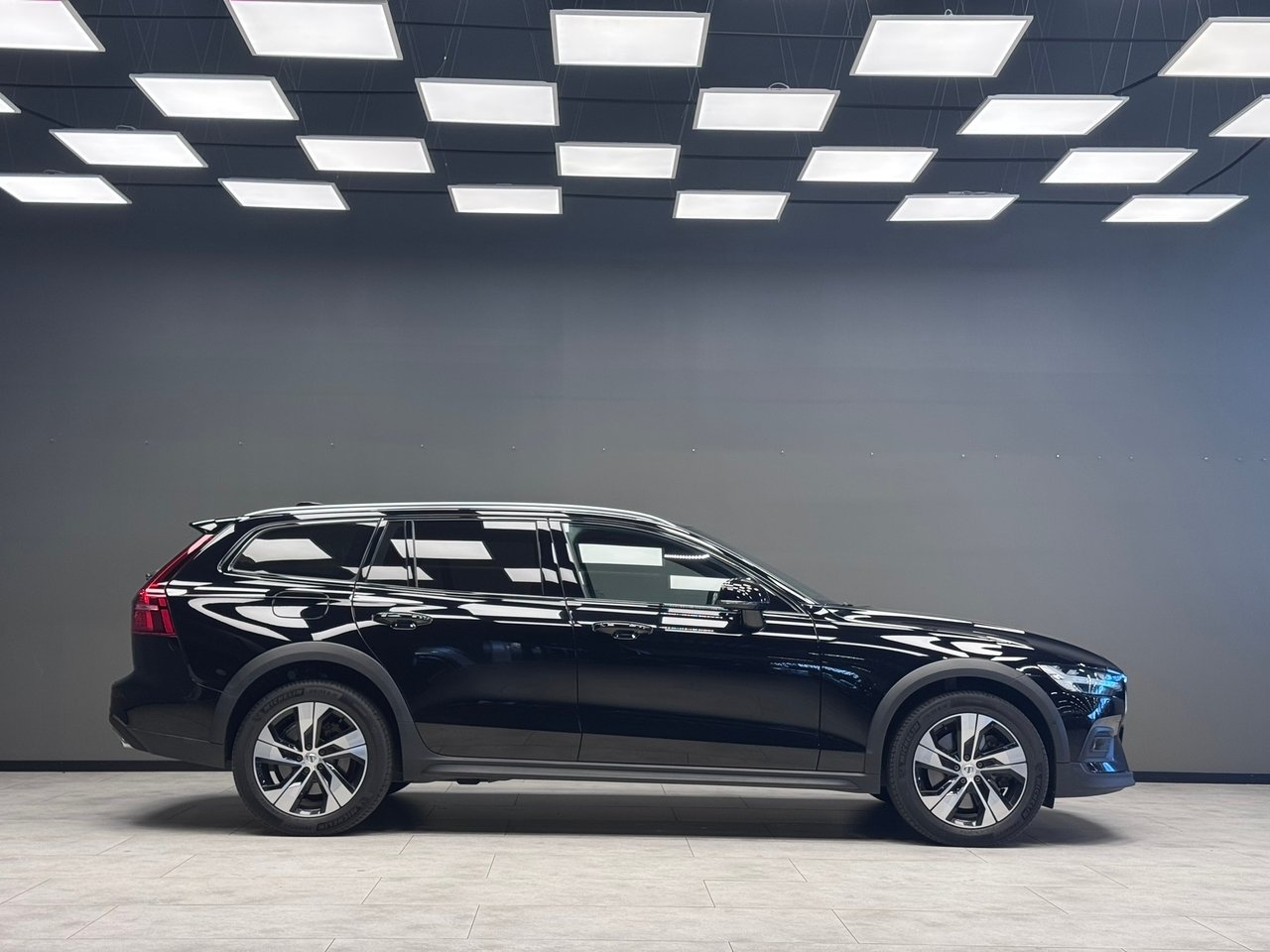 Volvo V60 Cross Country 2021, kuva 4/10