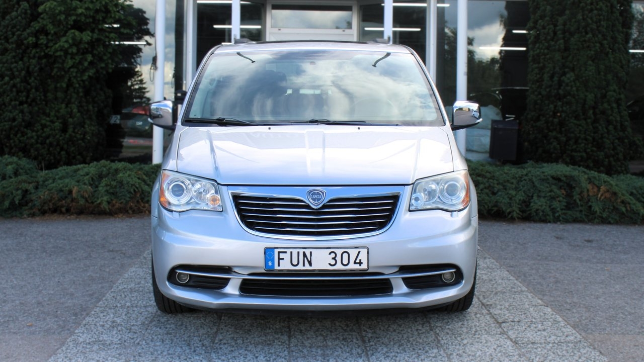 Lancia Voyager 2.8 LX STOW & GO 7-sits 2012, bild 2/10