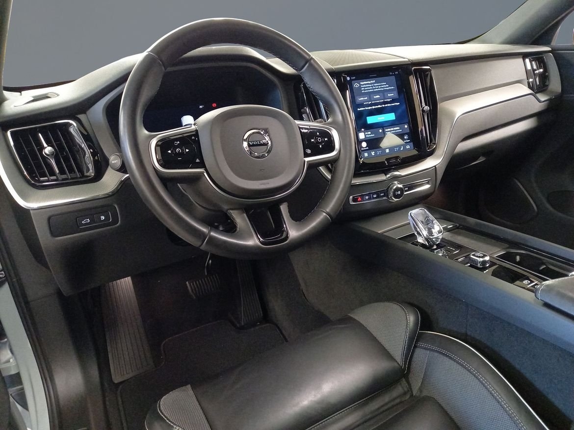 Volvo XC60 T6 AWD Plus Dark Edition 2025, bild 5/17
