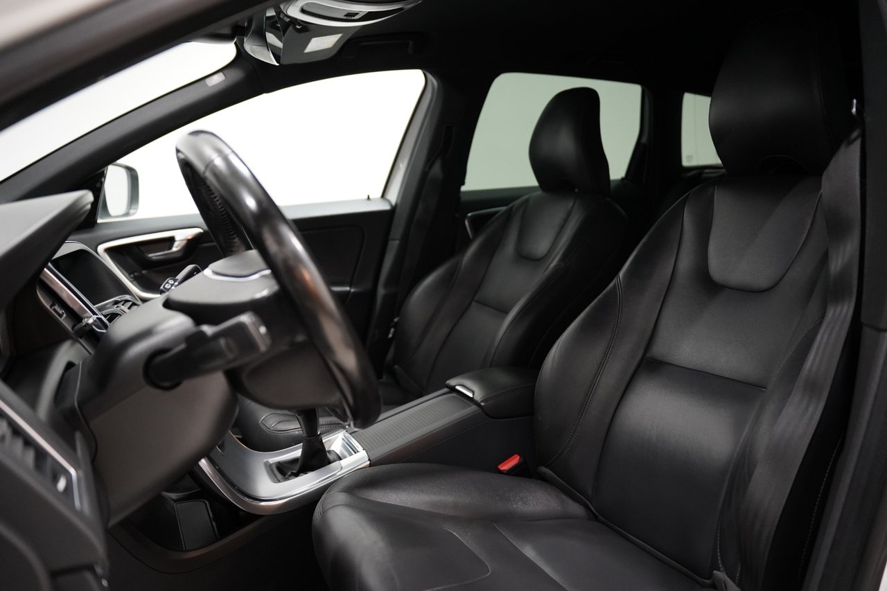 Volvo XC60 2017, photo 7/10