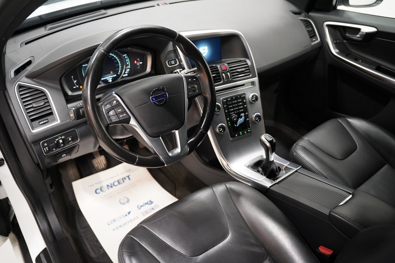 Volvo XC60 2017, photo 6/10