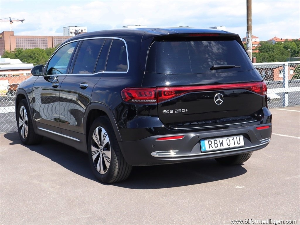 Mercedes-Benz EQB 2023, photo 6/10